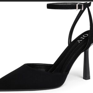 NIB QIY Closed Toe Ankle Strap Heels Pumps Pointed Toe Sandals